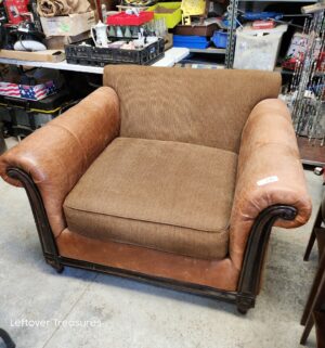 d230- Large leather arm chair - Image 1