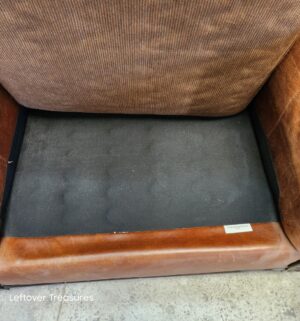 d230- Large leather arm chair - Image 3