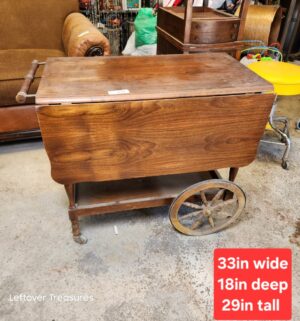 d232- vintage Colonial-style wood tea trolley - Image 1