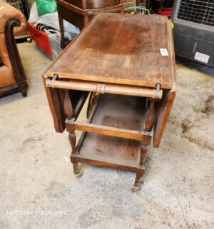 d232- vintage Colonial-style wood tea trolley - Image 2