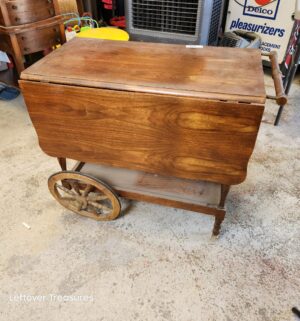 d232- vintage Colonial-style wood tea trolley - Image 4