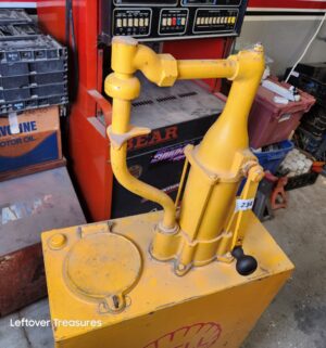 d234- 1930s Shell lubester or oil dispenser pump - Image 3