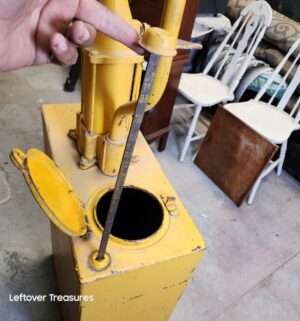 d234- 1930s Shell lubester or oil dispenser pump - Image 5