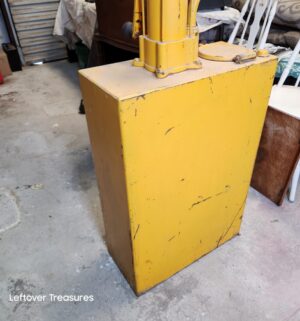 d234- 1930s Shell lubester or oil dispenser pump - Image 7