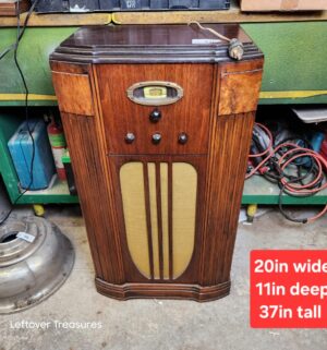 d236- 1936 General Electric Model A-52 tube radio. Still works! - Image 1