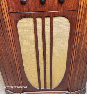 d236- 1936 General Electric Model A-52 tube radio. Still works! - Image 4