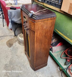d236- 1936 General Electric Model A-52 tube radio. Still works! - Image 6