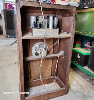 d236- 1936 General Electric Model A-52 tube radio. Still works! - Image 7
