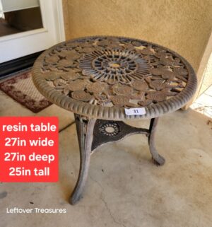 e31- Plastic/Resin Patio Table