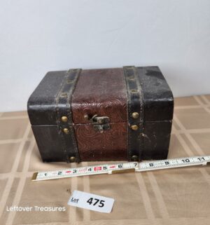 e475- vintage treasure chest